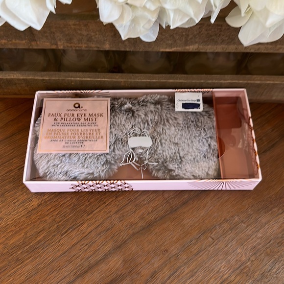 Faux fur eye mask only, new in box, missing lavender essential oil - Picture 1 of 3